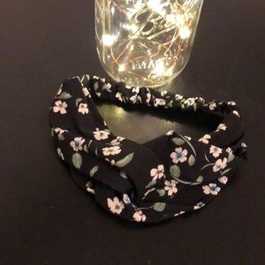 Black floral stretch headband